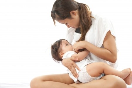 breastfeeding-mom