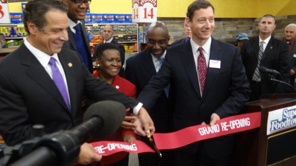 Foodtown Bed-Stuy Owner Noah Katz (center) holds ribbon-cutting for store's grand reopening with (l to r) Gov. Andrew Cuomo, City Councilmember Robert Cornegy, State Assemblywoman Annette Robinson and Restoration President Colvin Grannum
