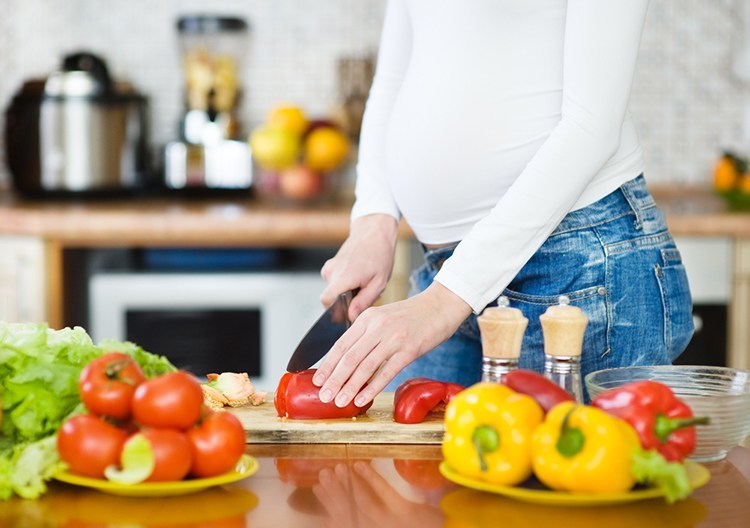 11 Foods and Beverages to Avoid During Pregnancy