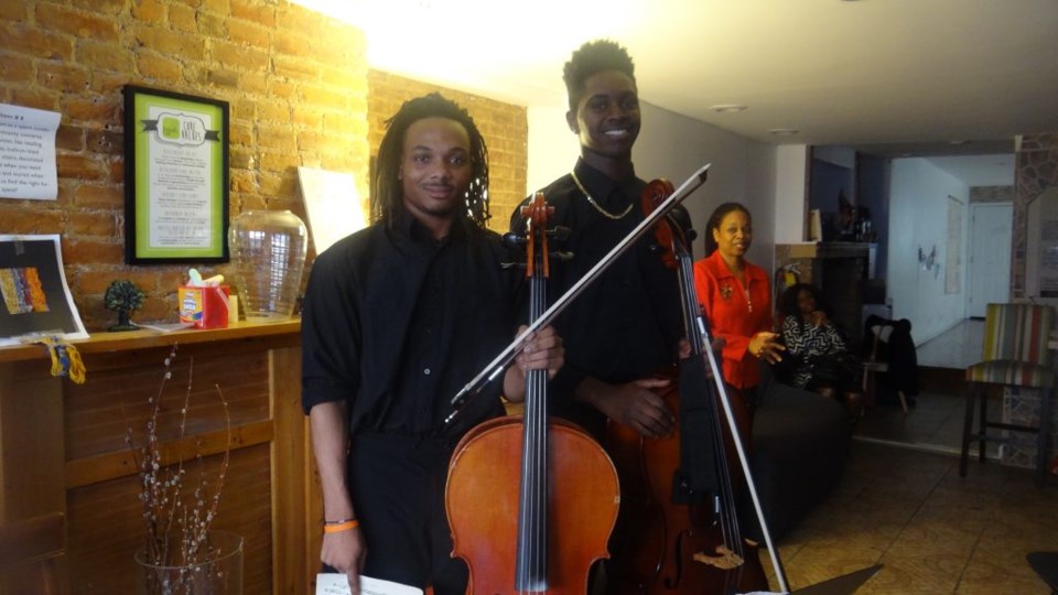 (l to r) Cellists Ezekiel McGhee and Julian Beckford, seniors at Frank Sinatra School of the Arts