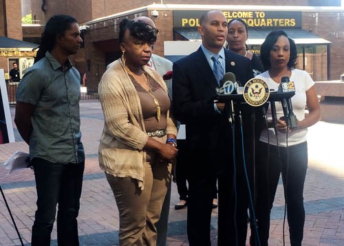 U.S. Representative Hakeem Jeffries stands with Gwen Carr, the mother of Eric Garner, Constance Malcolm, the mother of Ramarley Graham, and Mark Winston-Griffith of the Brooklyn Movement Center to demand that the NYPD fire officers Daniel Pantaleo and Richard Haste.