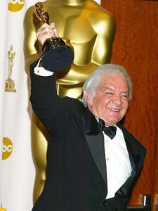 Marty Richards accepting a Tony Award