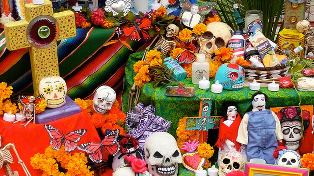 Calpulli Mexican Dance Company, Dia de lost Muertos, Papel Picado, Children's event, kids events brooklyn, halloween brooklyn kids halloween, kids dia de los muertos, skulls, flowers, pan de muerto