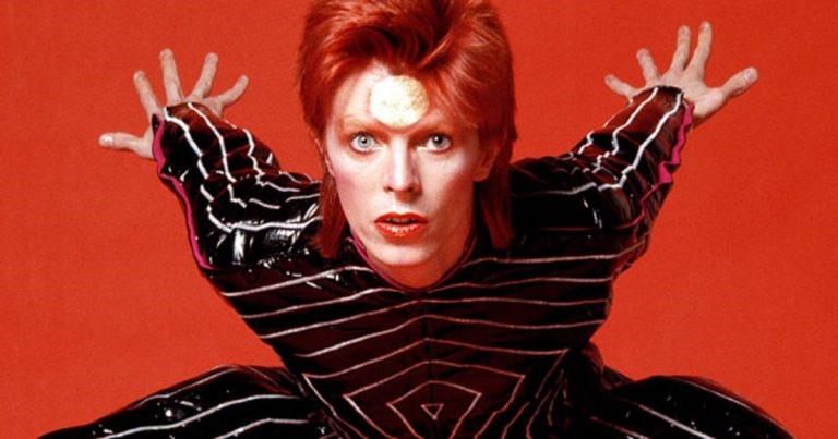 David Bowie, David Bowie is, Brooklyn Museum, Victoria and Albert Museum, Brian Duffy, Terry O'Neill, Masayoshi Sukita, Ziggy Stardust,