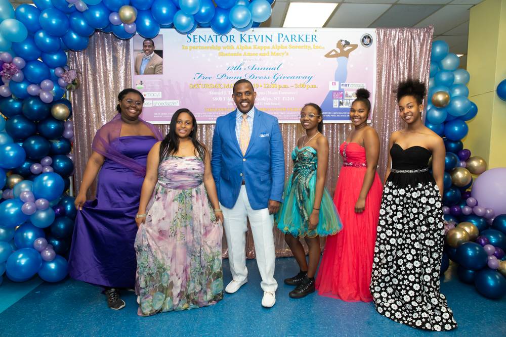 Teacher offers free prom dresses to disadvantaged girls struggling