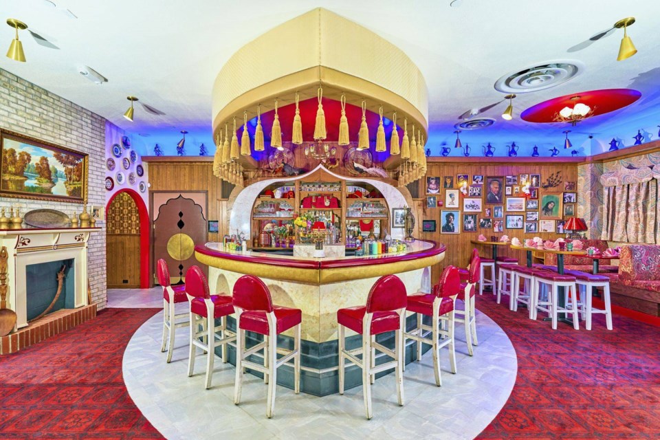 The_Turk_s_Inn___Interior_.14