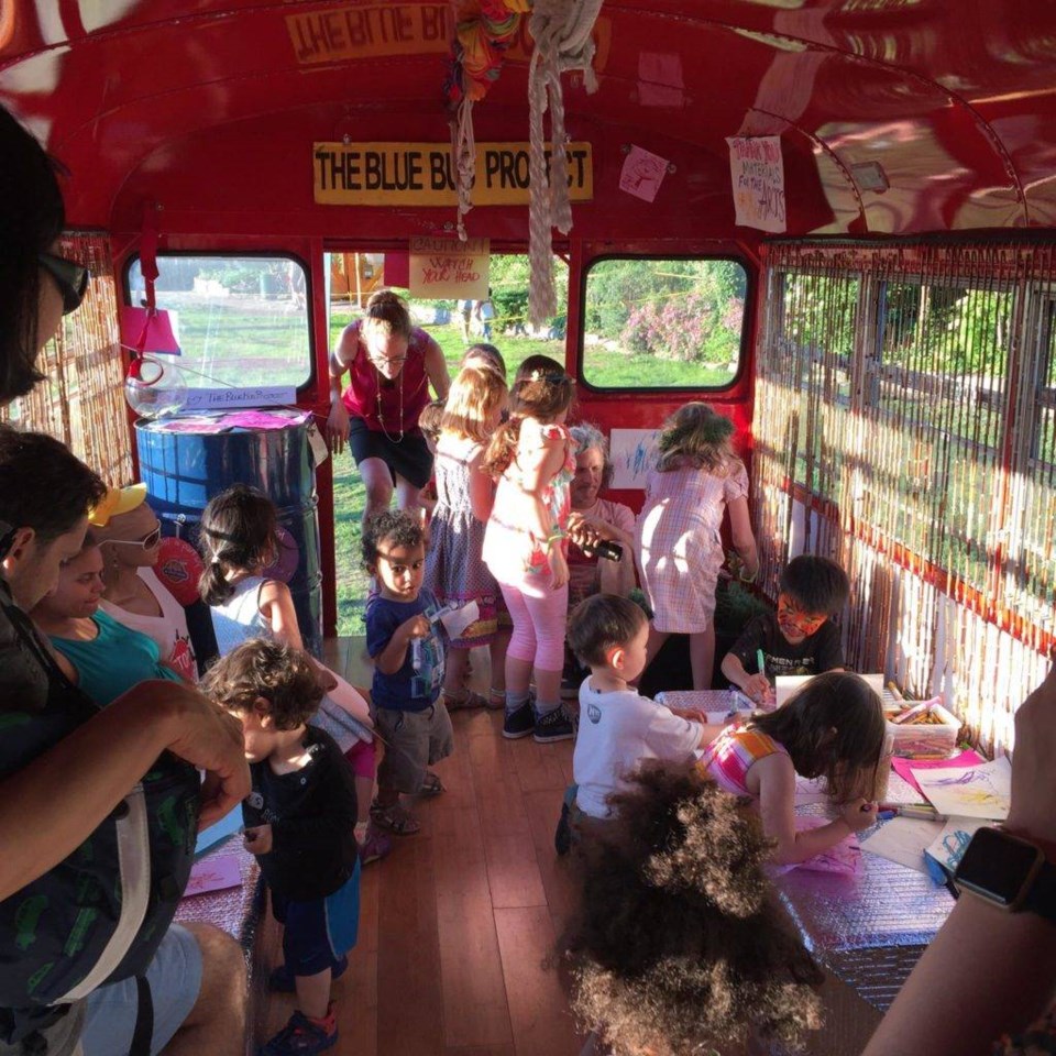 An afternoon of creativity awaits East Brooklynites when the Blue Bus Project, a mobile art gallery, is making at stop in Highland Park on Wednesday, July 24. 