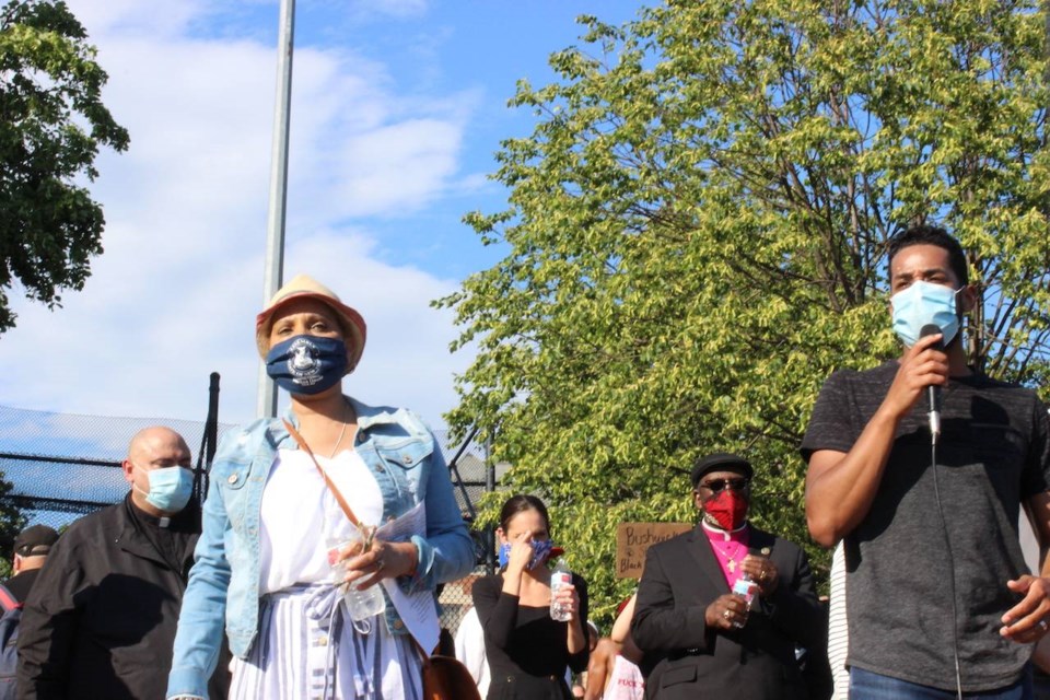 Assembly woman Maritza Davila and council member Antonio Reynoso address the crowd. Photo: Anna Bradley-Smith.