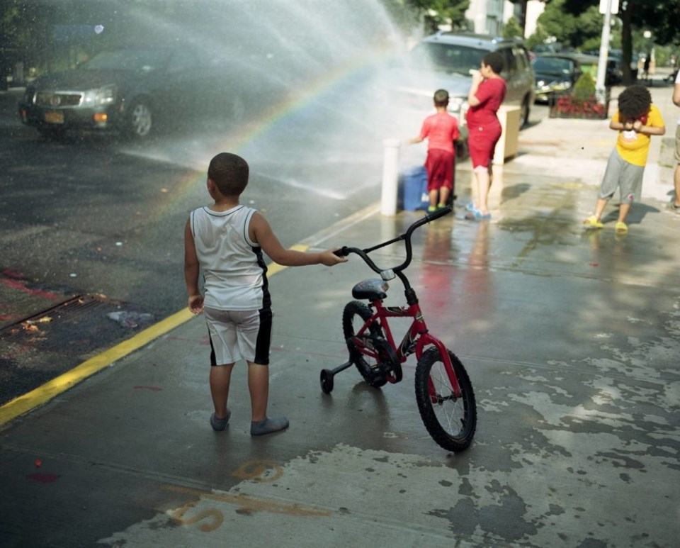Brooklyn residents cool off on the streets. Photo: Mateo Ruiz Gonzalez for BK Reader.
