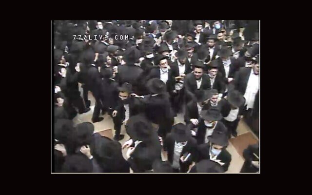 Amid increasing COVID alarm, packed services at Chabad?s Brooklyn headquarters