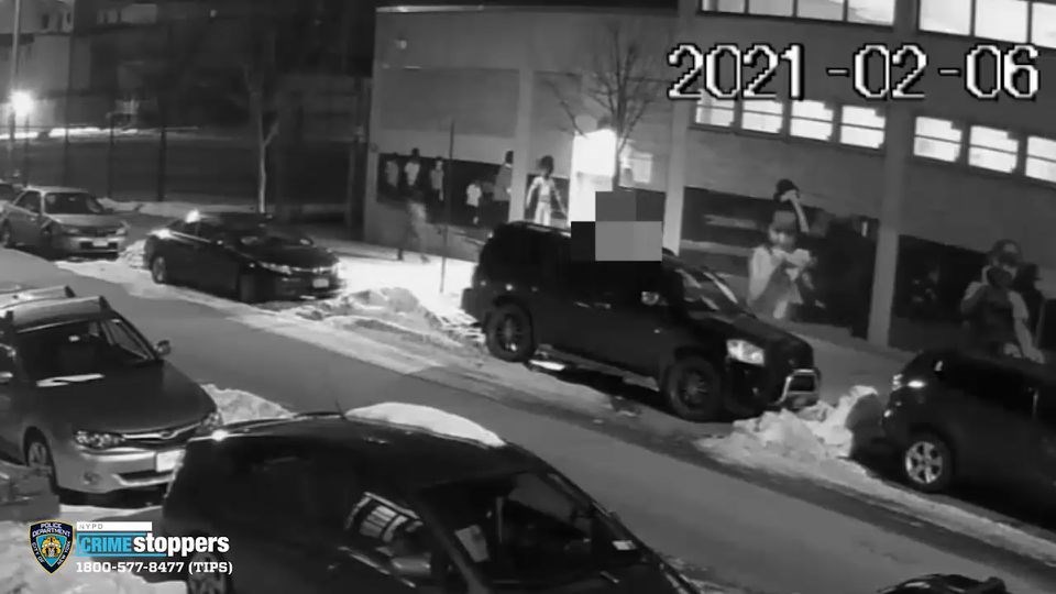 Woman, 62, fights off man trying to rape her in Brooklyn alley, attacker sought by cops