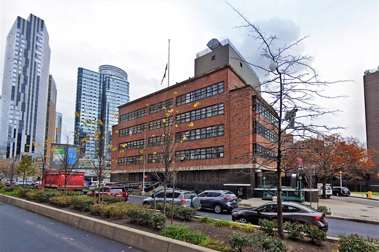 Generations of families go to these New York health clinics. Now they may close for good.