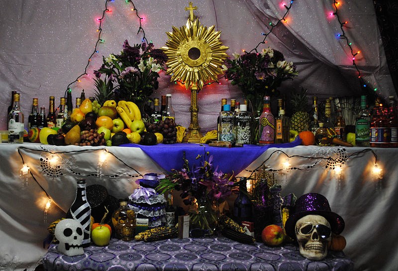 800px-Haitian_vodou_altar_to_Petwo,_Rada,_and_Gede_spirits;_November_5,_2010.