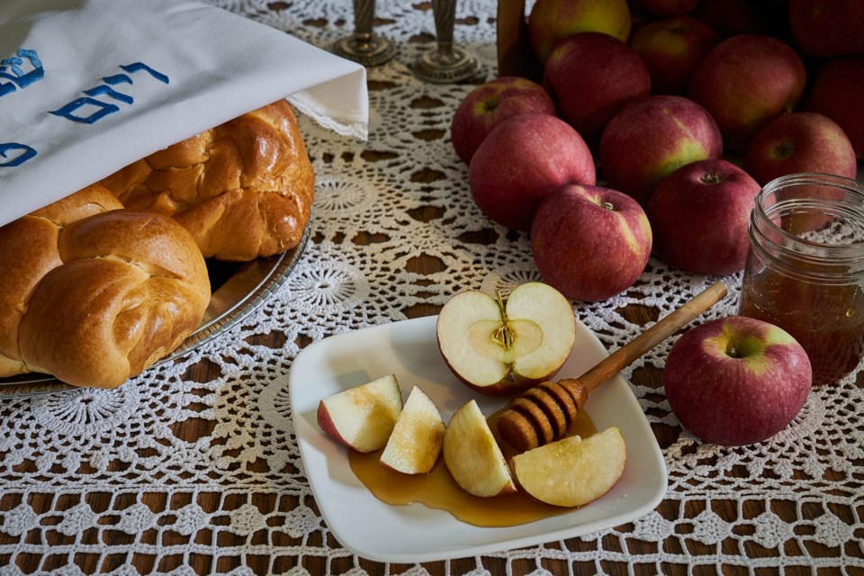 Photograph,Of,Rosh,Hashana,Holiday,Table,With,Apples,And,Honey