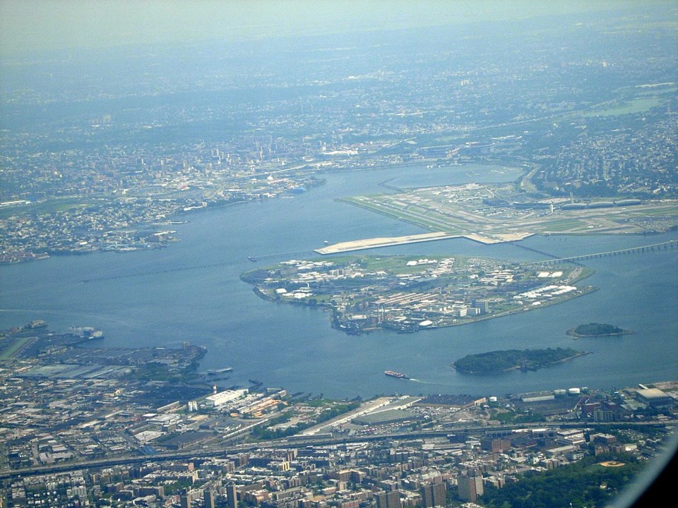 Rikers_Island_from_the_air