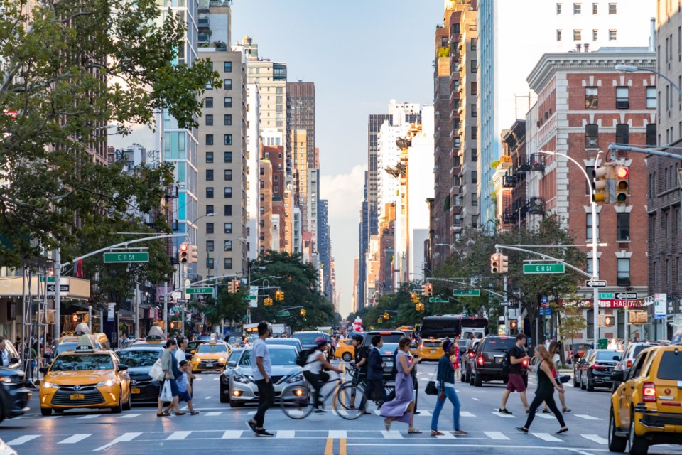 New,York,City,-,Circa,2017:,Busy,Crowds,Of,People