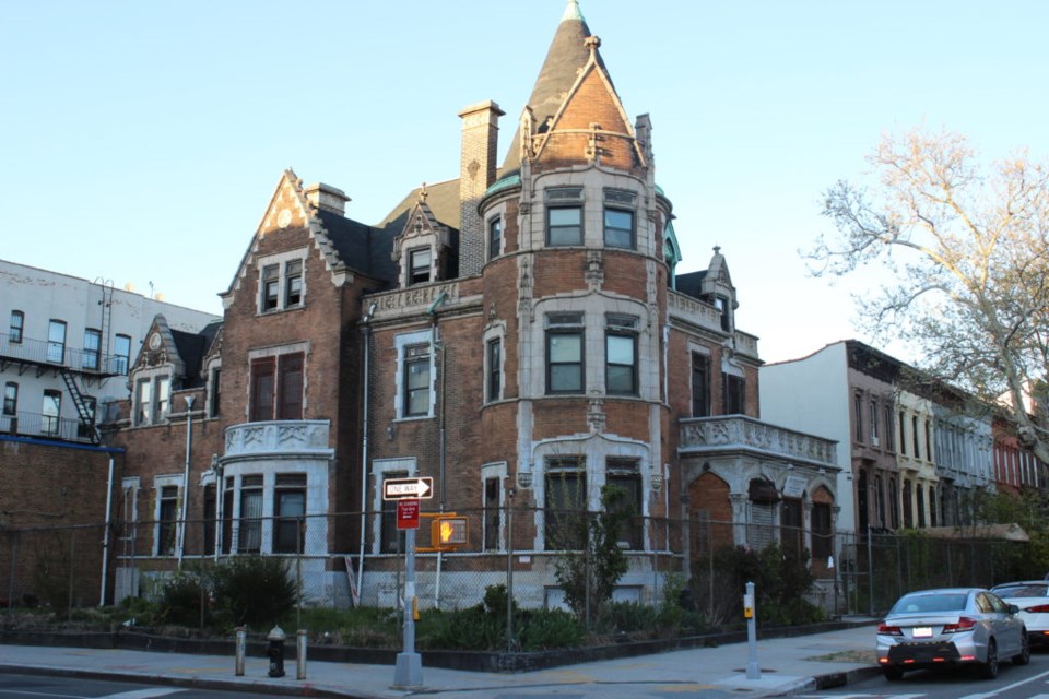 The limestone and brick mansion at 441 Willoughby Avenue. Photo: Miranda Levingston for the BK Reader.