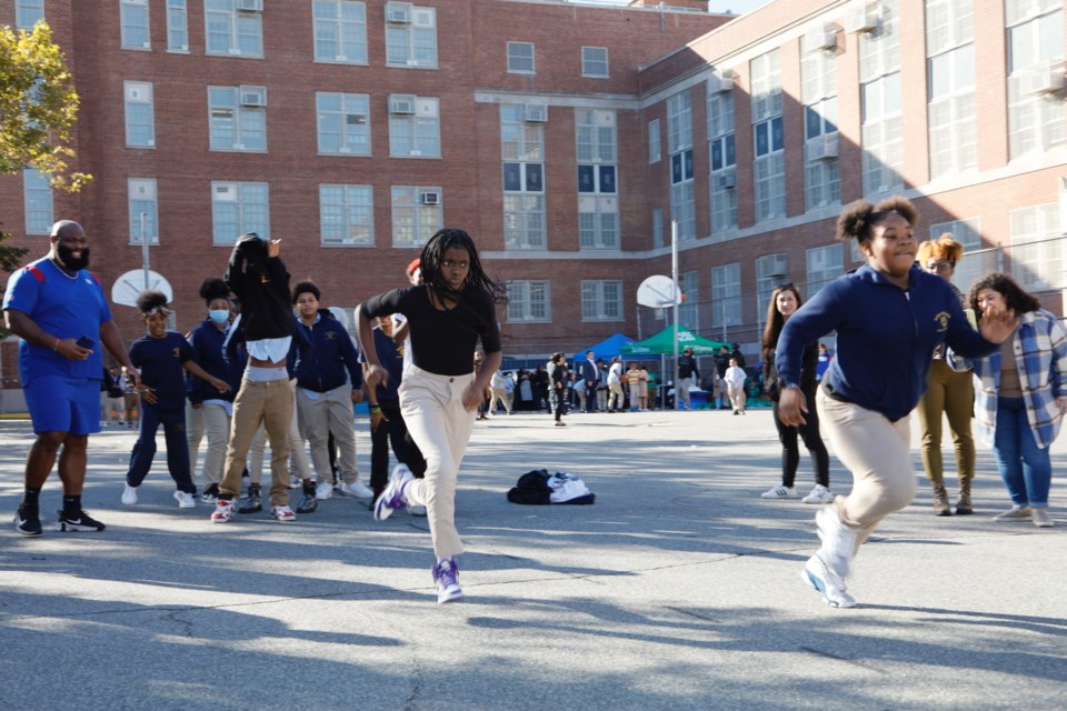 M.S. students in full sprint to the finish line. Photo: Courtesy of Harol Baez.