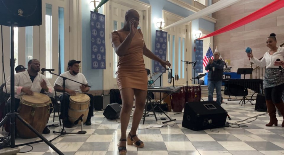 Audience member grooves with BombaYo