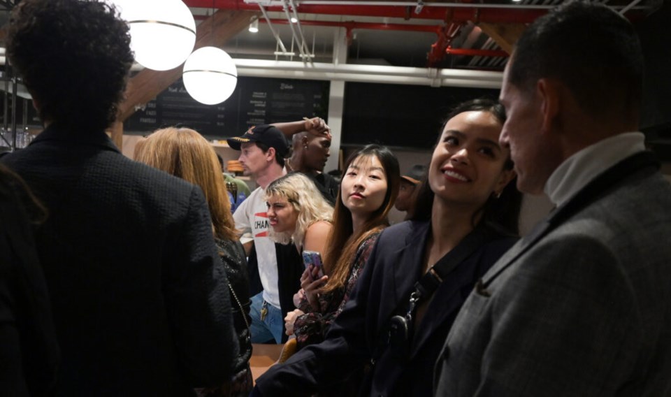 A packed bar at Williamsburg Market. Photo: Jonathan Mora for the BK Reader.