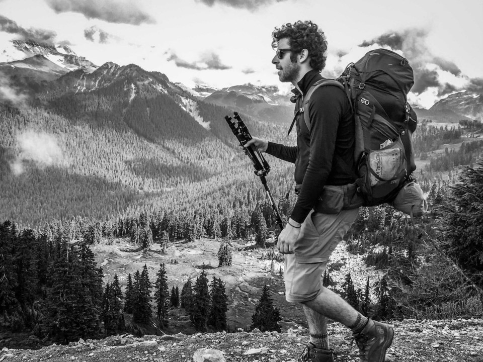 Black and white wideshot portrait of Thiago Ramirez