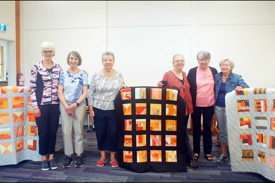 Bowen Island Fibre Arts Guild members (L-R) Diana Kaile, Louise Painter, Anna-Marie
Atherton, Judi Gedye, Sheila Webster, and Pam Miller with the quilts they helped create
for Survivors of Residential Schools.