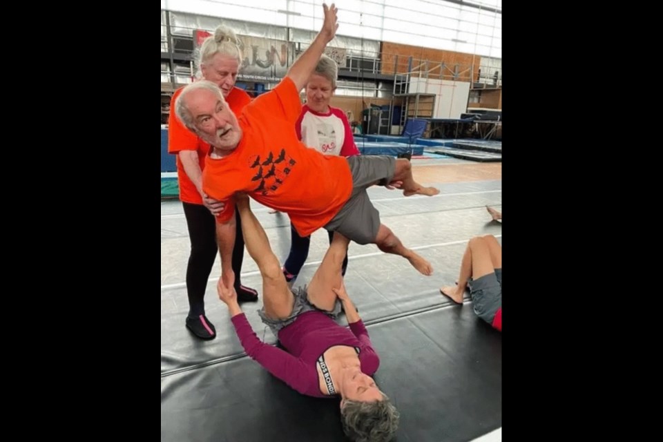 Ruby Rowat teaching pyramids and counter balances during Partner Acro. 