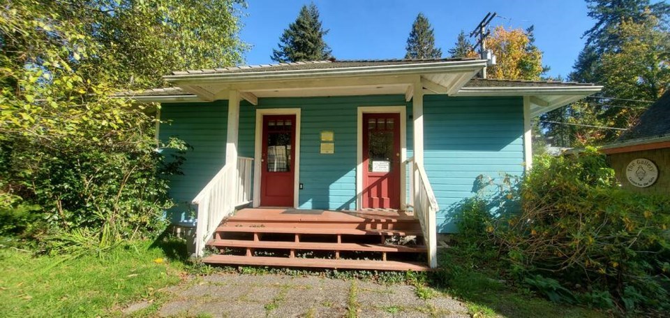 web1_little-blue-cottage