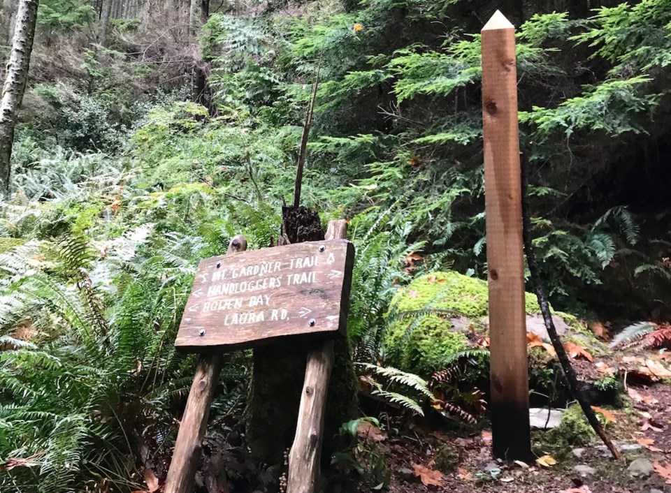 Sign posts at Mount Gardner Laura Road trailhead