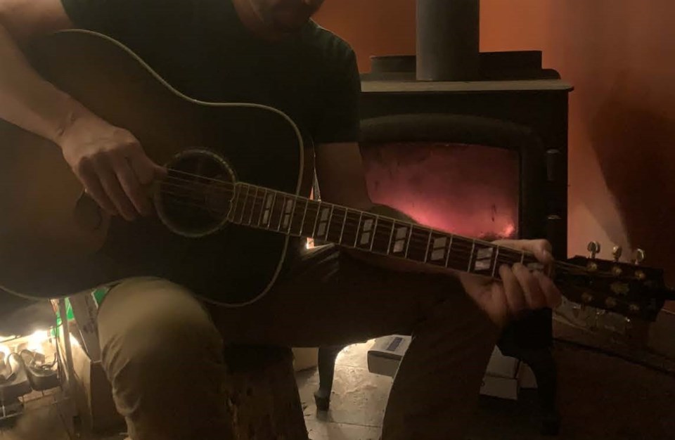 gibsonacousticguitar1