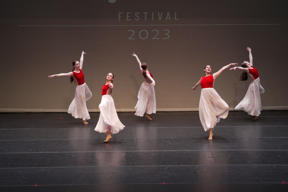 Konno's Advanced Training Program took to the competitive stage as a team for the first time at the Shine Dance Festival.