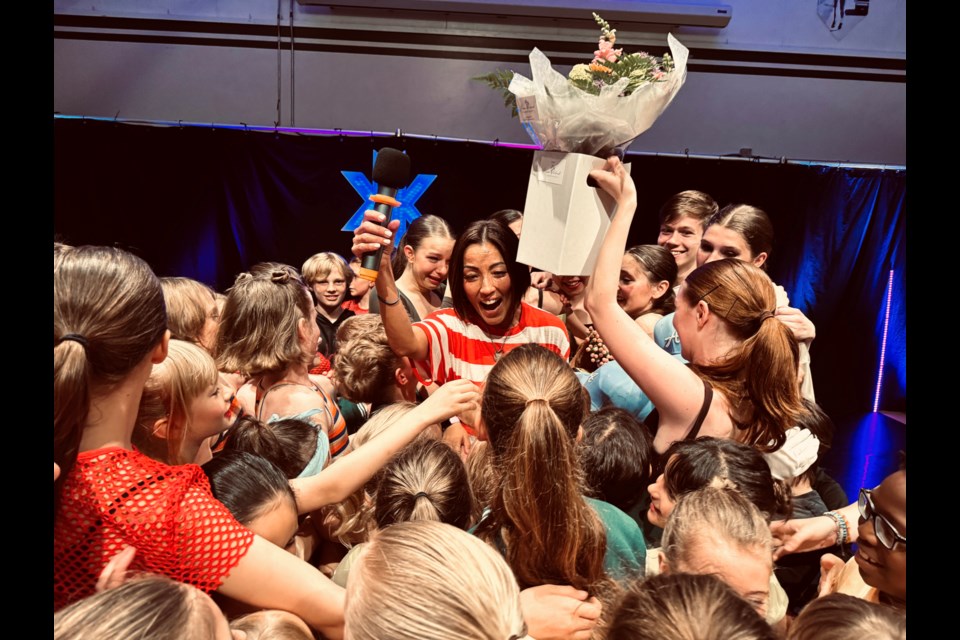 When the performances came to an end for another season, Konno was quickly surrounded by all of her dance classes for a farewell - a final one for some of her graduating students.