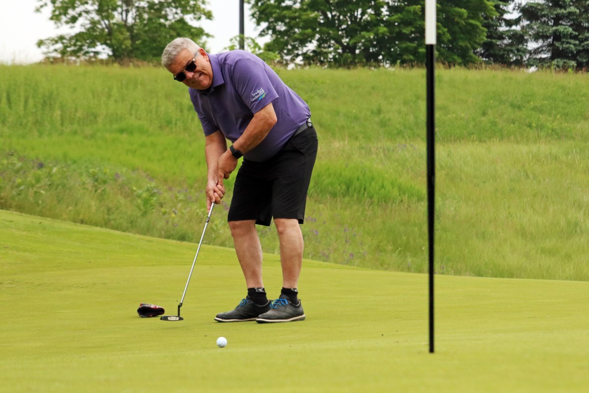 Fore! Mayor, council event takes a swing for new nature centre