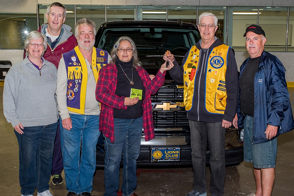 From right, Bradford Lions Chuck Skitch and Bob Pegg, who sold the winning ticket, present the keys to the Silverado pick-up truck to winner Miriam King, as Lions Dietmar Jeske, John Bateman (back) and Debbie Hrynyk look on, on Sunday morning. Photo by Paul Novosad for BradfordToday