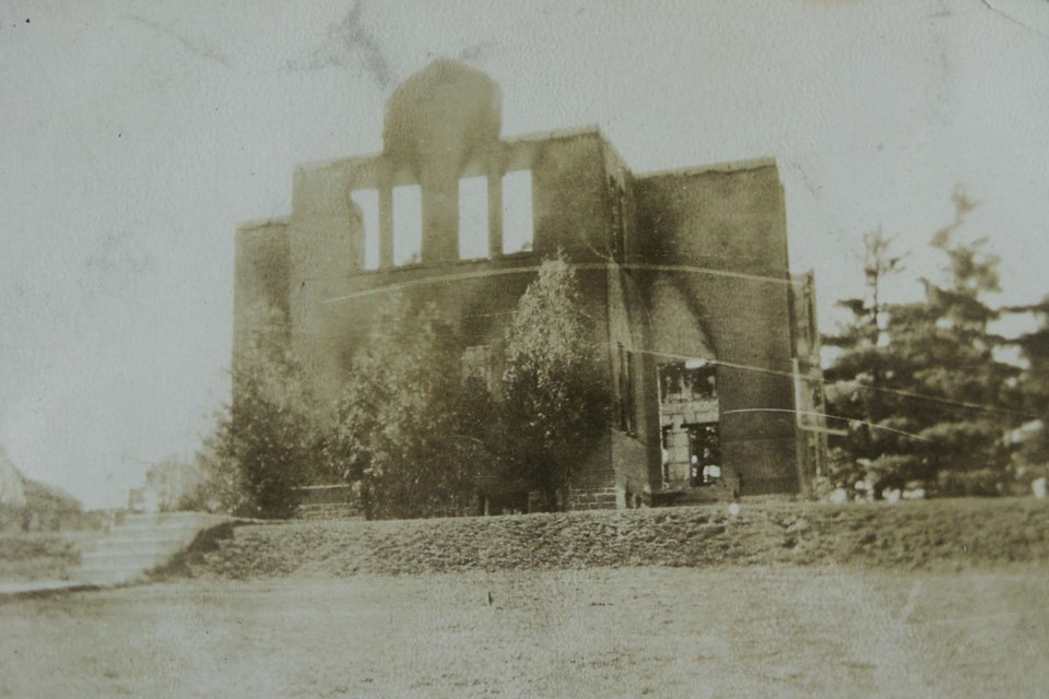 Bradford High School, the only high school in Simcoe County south of Barrie, burned in a raging fire in 1921.