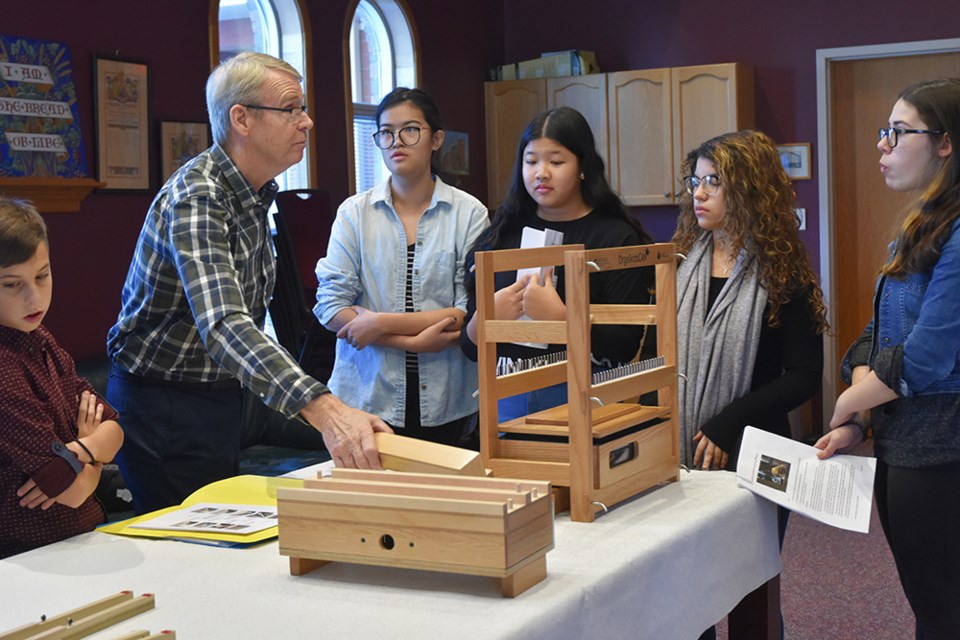 Bob Lowe shows kids how to put together the pipe organ kit, provided by OrgelKidsCAN and the Royal Canadian College of Organists. Miriam King/Bradford Today
