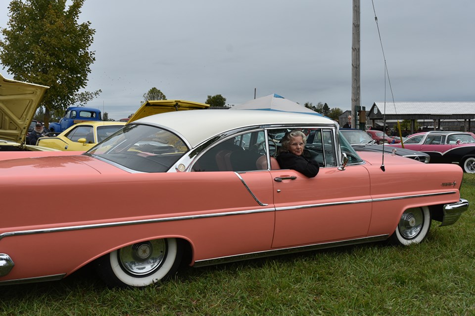 Not a pink Cadillac, but even better – a salmon-coloured Lincoln, at the Back Alley Cruisers’ Pre-Snow Show. Miriam King/BradfordToday