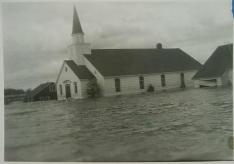 Springdale church, west of Highway 400, stands in the floodwaters. Photo: BWG Public Library Archives