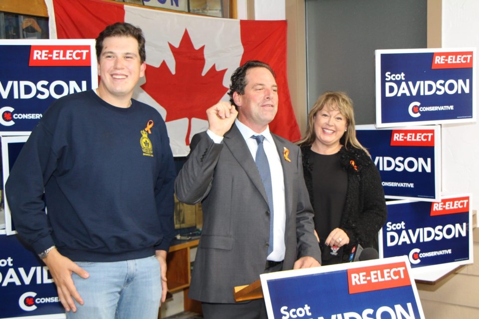 Scot Davidson celebrates his win with wife Suzanne and son Graydon