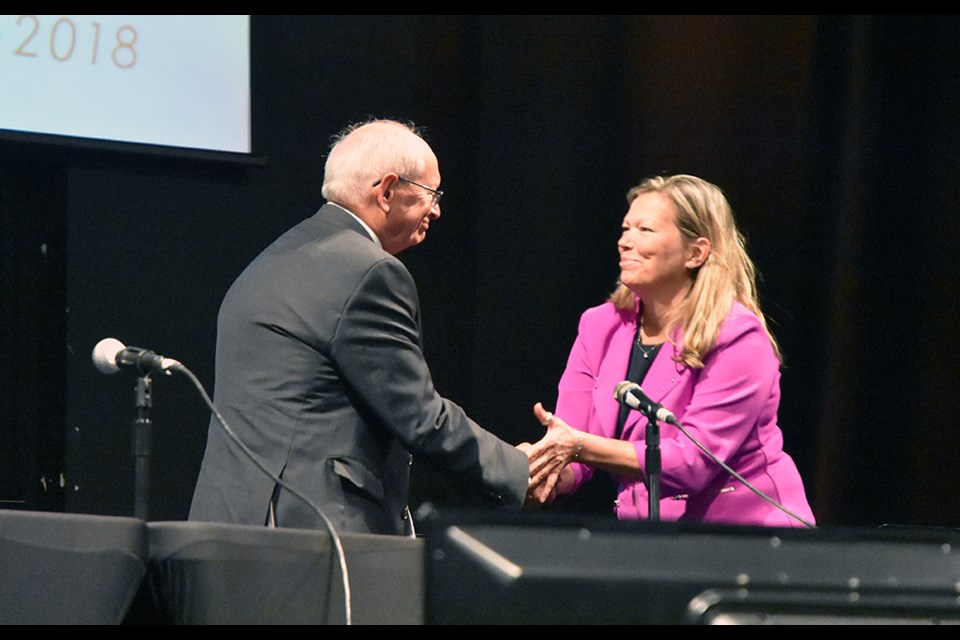 Best wishes – Two of the mayoral candidates, Stan Daurio and Lynn Dollin, shake hands before an all-candidates discussion. Miriam King/BradfordToday