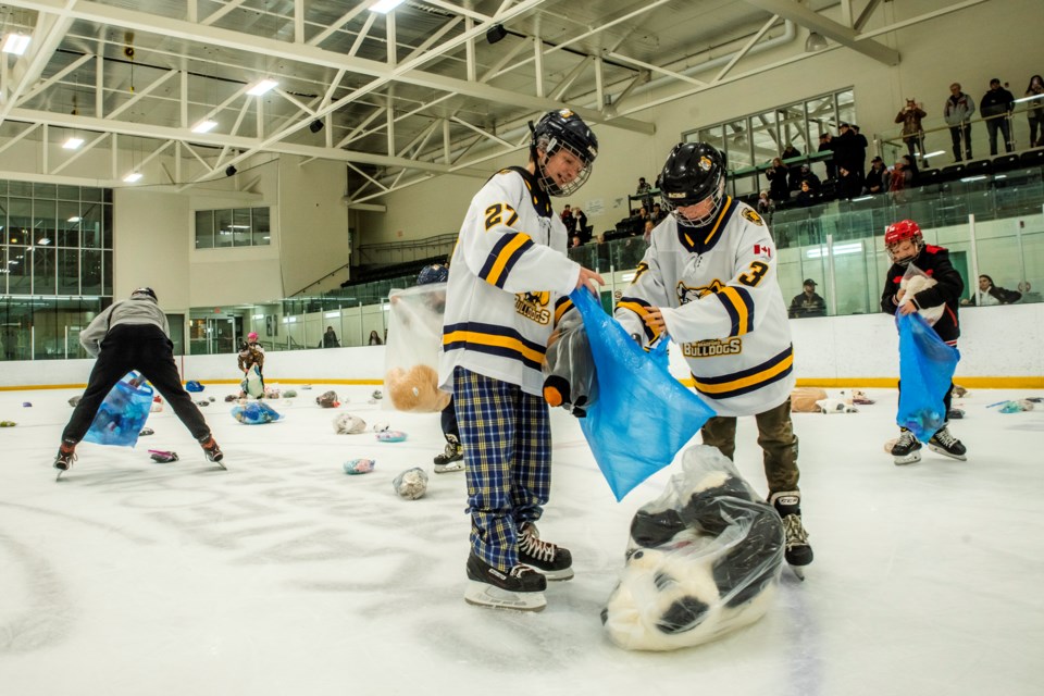 The Bradford Bulldogs under-13 'BB' team recently held their first Teddy Bear and PJ Toss event. Proceeds will be donated to local children's charities and children’s hospitals. The game against the Innisfil Winterhawks ended in a 2-2 tie. 