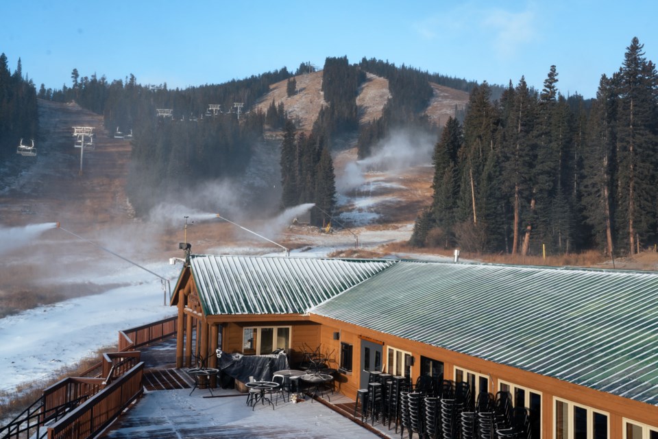 eldora_firstsnowmaking_102422-cullenmchale-4