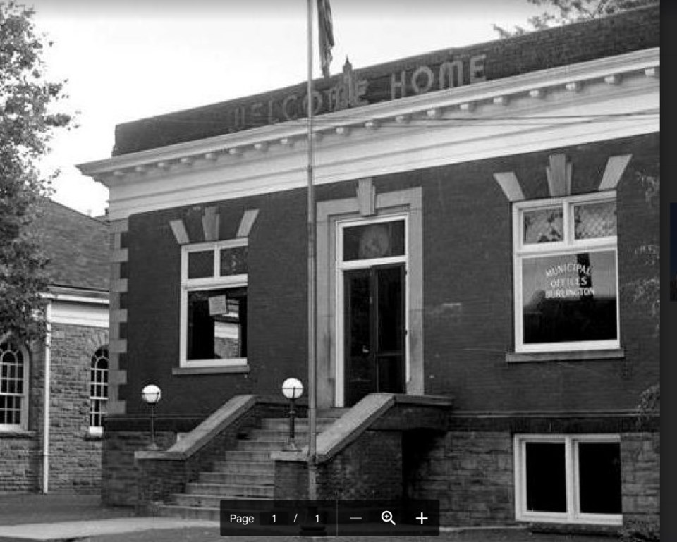 2023-08-21-town-hall-and-post-office-1946-bhs