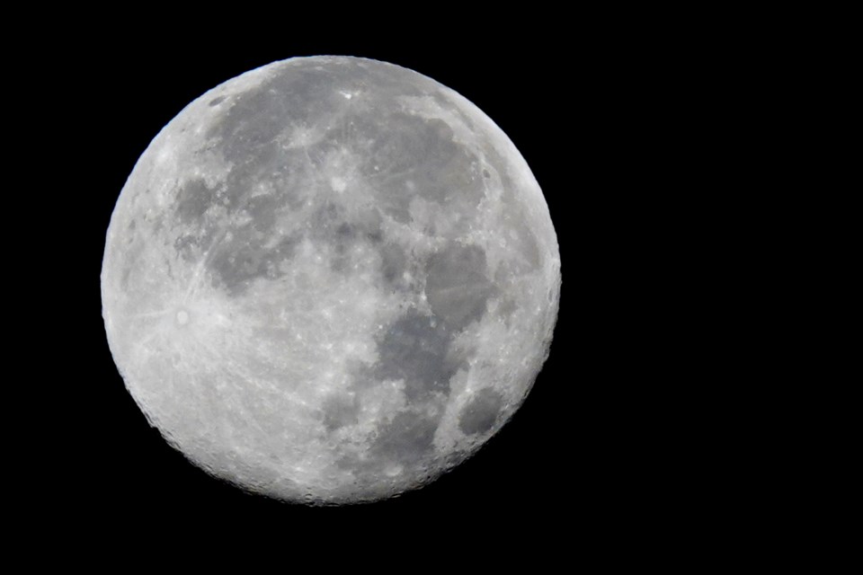 Clear skies as Hunter s moon illuminates sky over Burlington Photo Gallery Burlington News