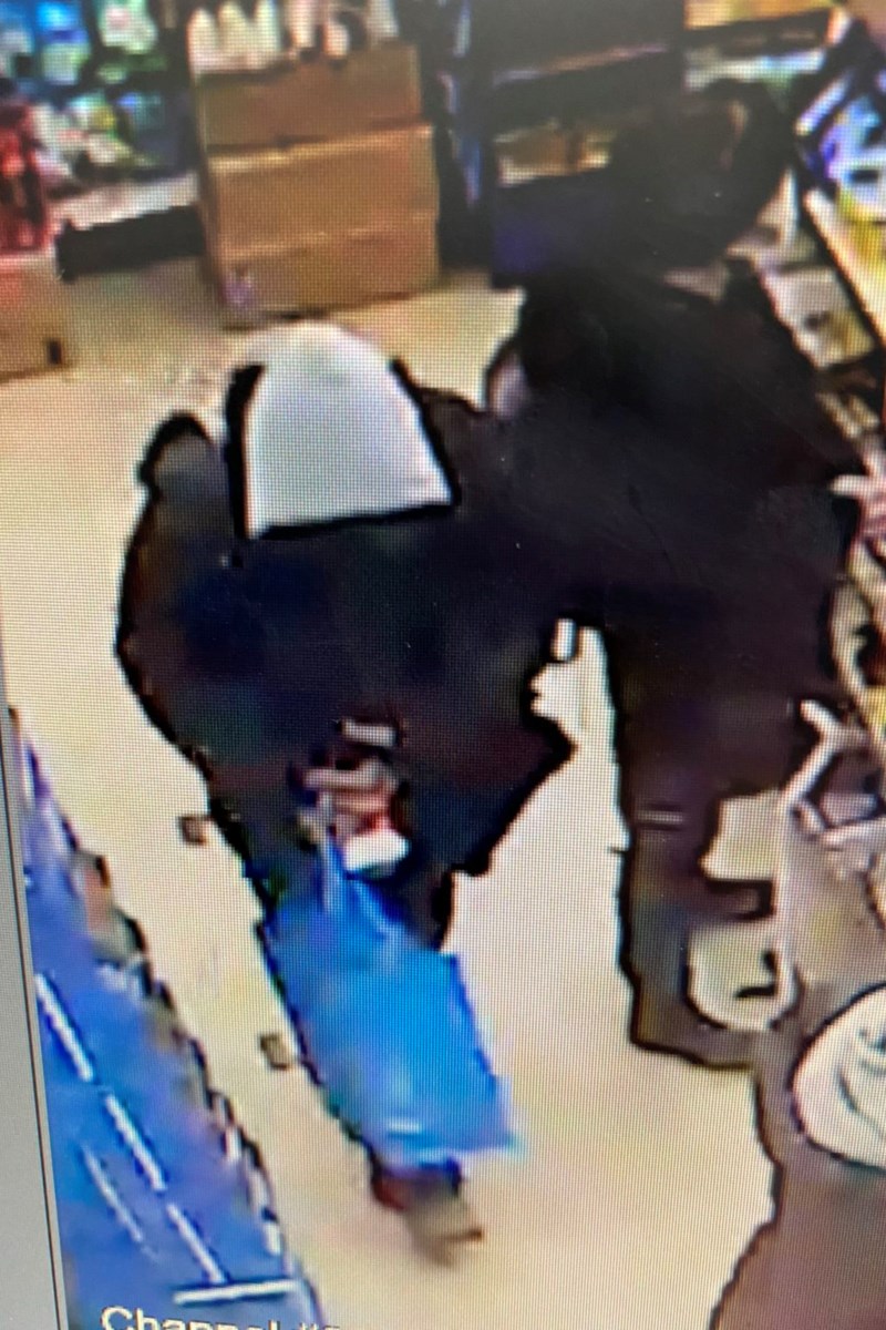 Edmonton man, 19, arrested in Maple Ridge mall bear spray robbery
