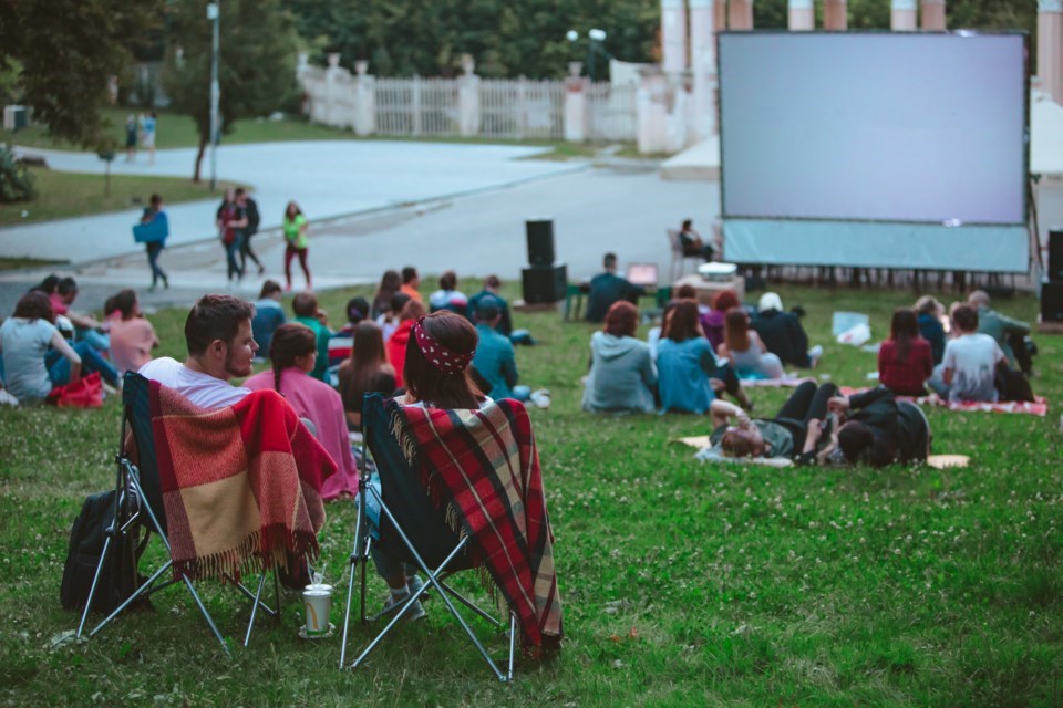 outdoor-screen