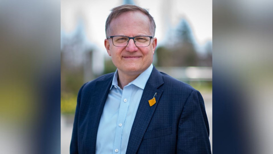 peter-julian-2025-web-photo