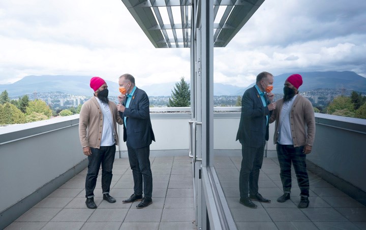 New Democratic leader Jagmeet Singh speaks with New West-Burnaby MP Peter Julian.
THE CANADIAN PRESS/Adrian Wyld