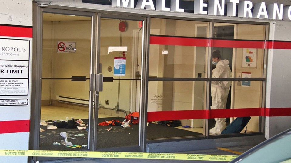 mall entrance stabbing metrotown