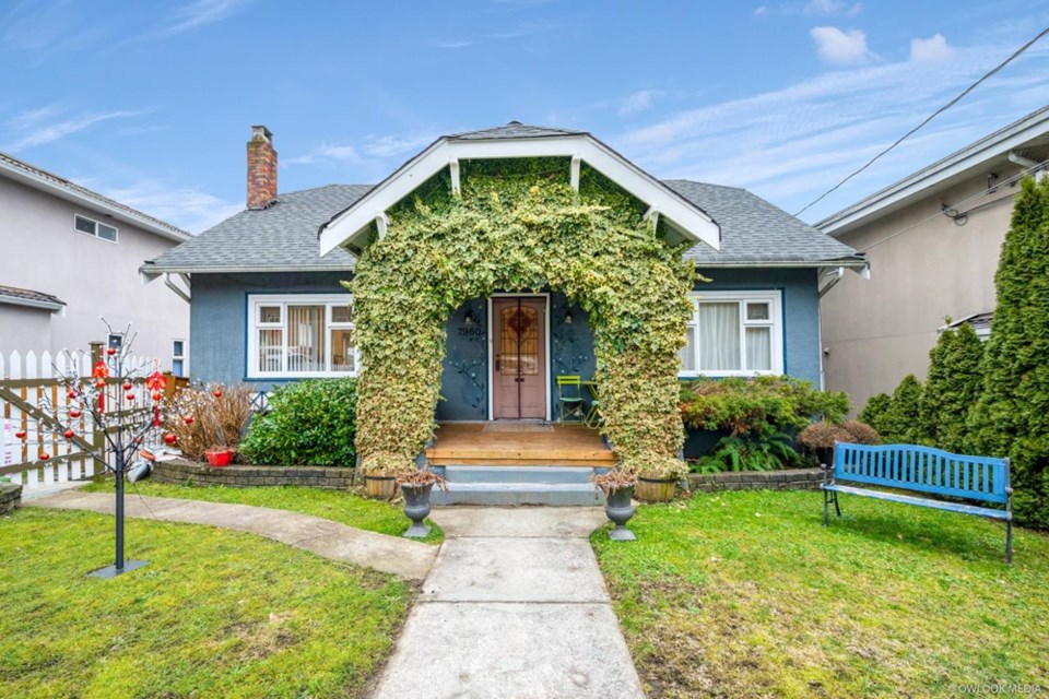 The latest example as far as sales go is a 90-year-old house on 12th Avenue that has a charming entrance and just sold for $2,168,000 – which is an eye-popping $568,000 over the asking price.